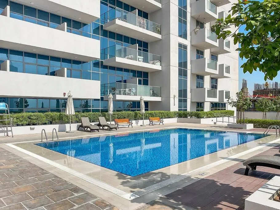 Upmarket Apartment With A Pool, Gym & Private Balcony Dubai